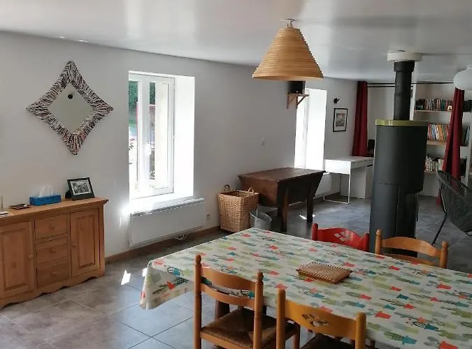 Maison Renovee En Pierres Spacieux Avec Jardin Et Terrasse Aménagée Près Omaha Beach&bayeux à 5mn De La Tous Commerces Hébergement de vacances