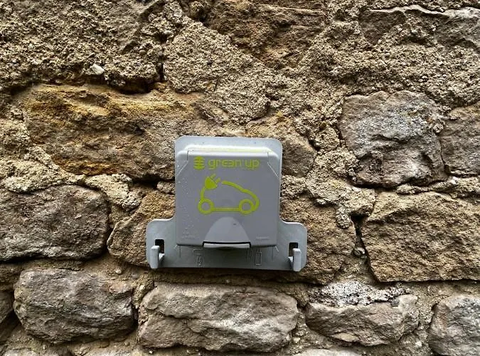 Maison Renovee En Pierres Spacieux Avec Jardin Et Terrasse Aménagée Près Omaha Beach&bayeux à 5mn De La Tous Commerces * Commes