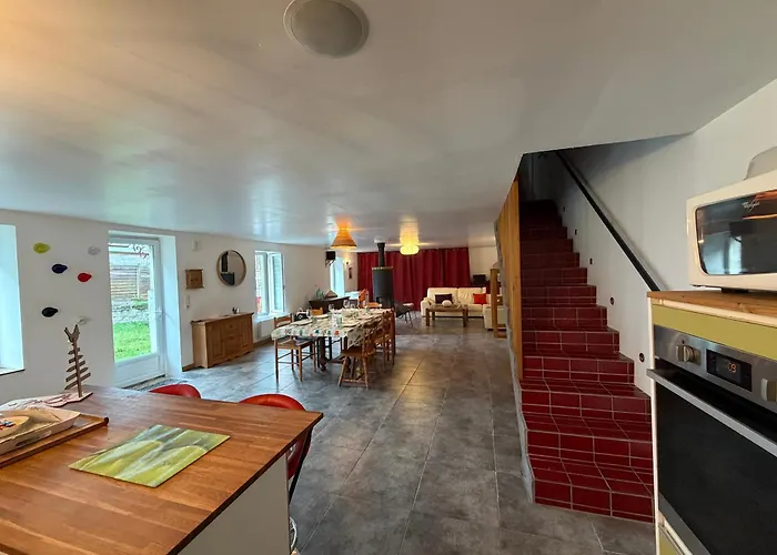 Maison Renovee En Pierres Spacieux Avec Jardin Et Terrasse Aménagée Près Omaha Beach&bayeux à 5mn De La Tous Commerces Hébergement de vacances Commes